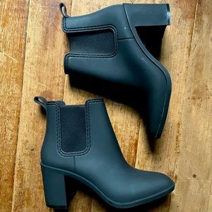 Heeled rain booties 8